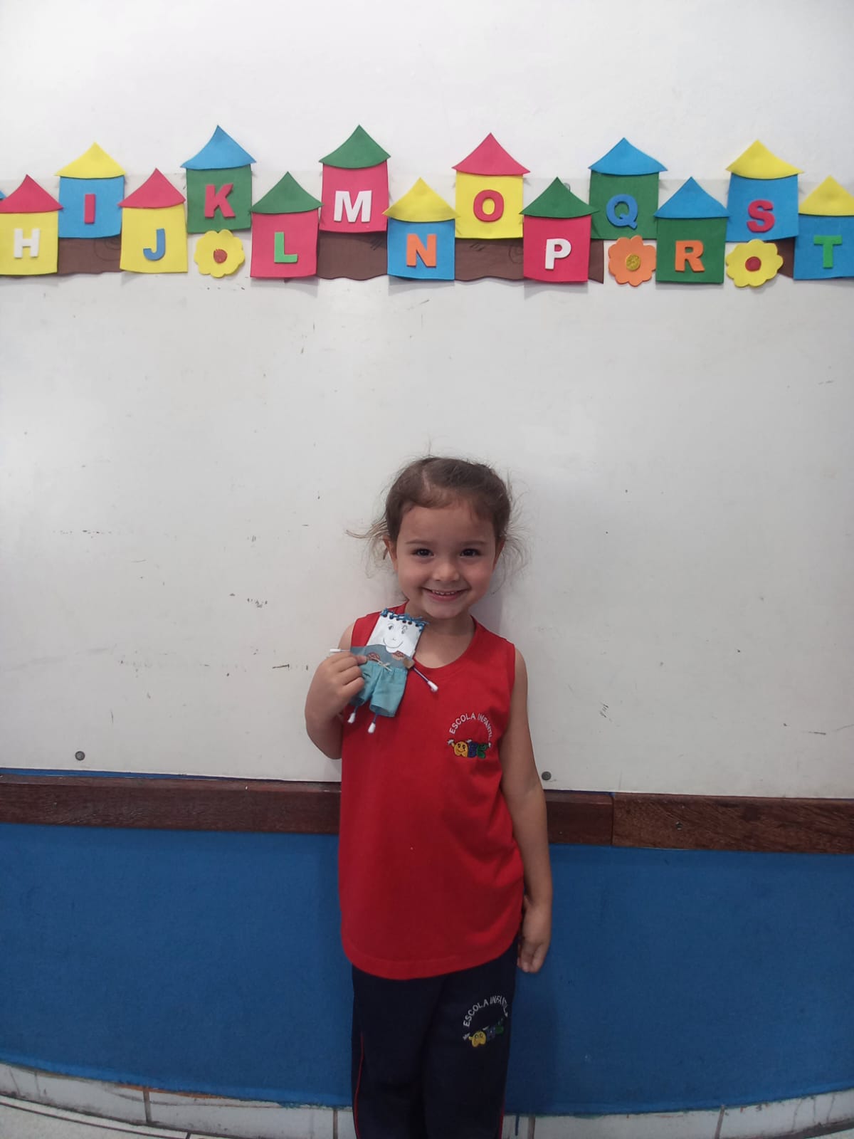 Criatividade e Sustentabilidade: Bonecos do Alfabeto feitos com Materiais Reciclados