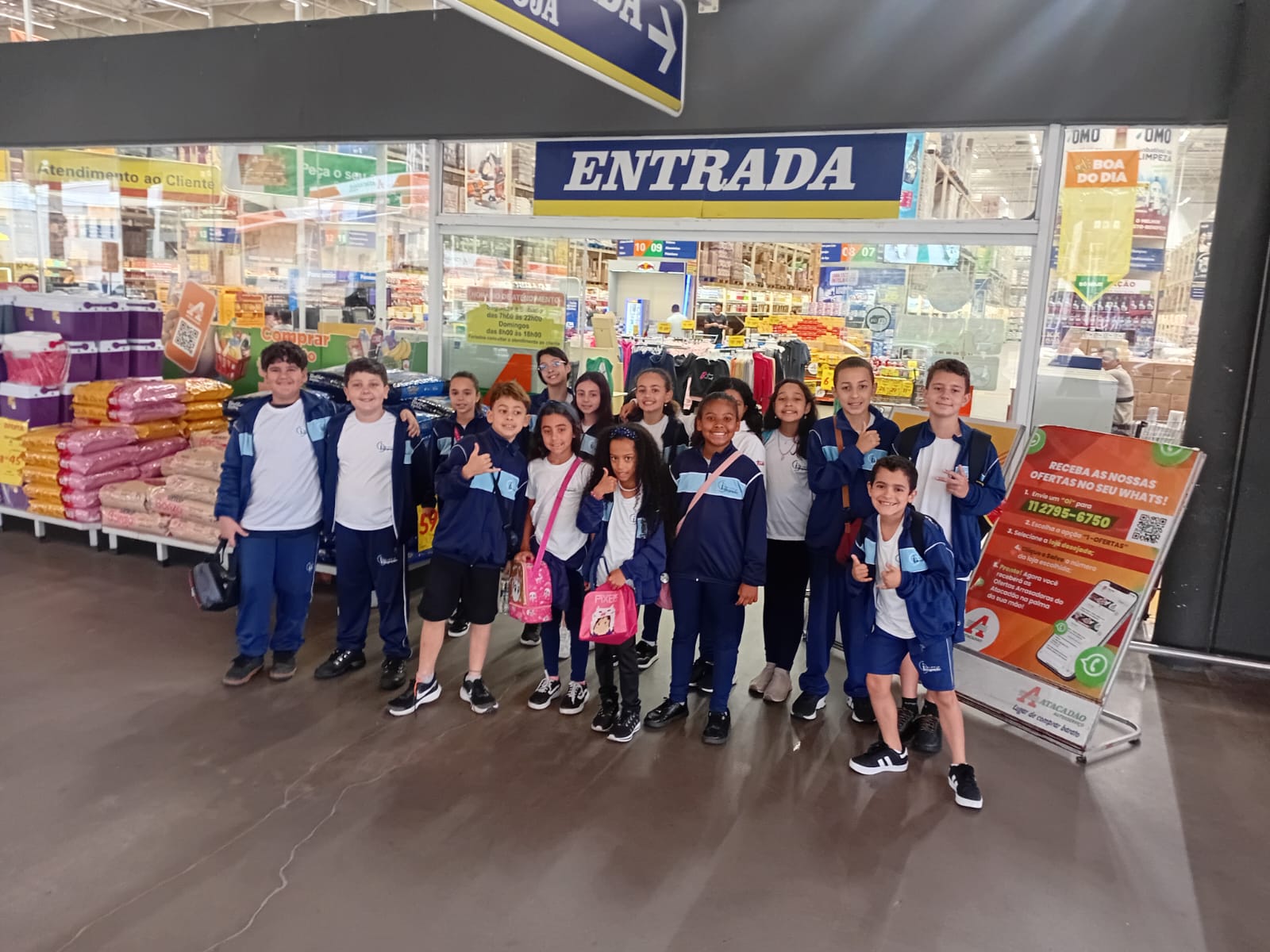 Alunos do 4º e 5º ano vivenciam Educação Financeira em visita ao Atacadão